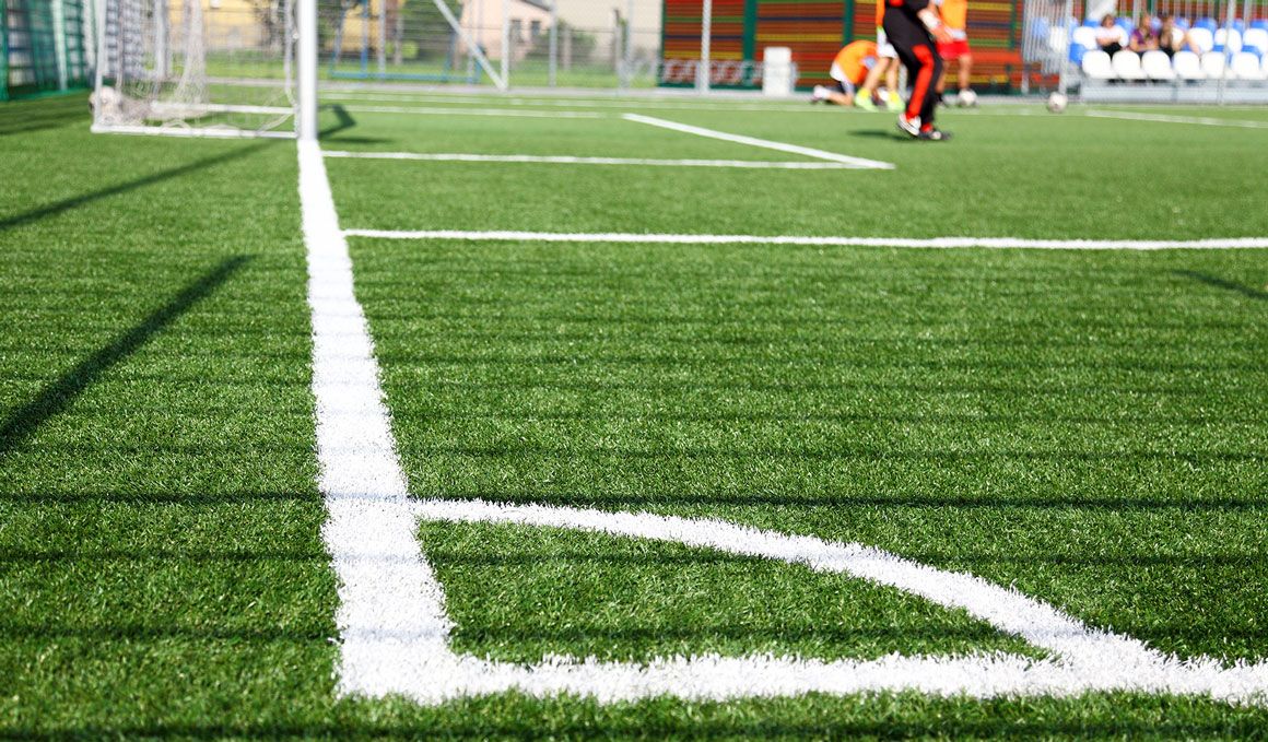 El césped artificial que evita lesiones y mejora el control del balón