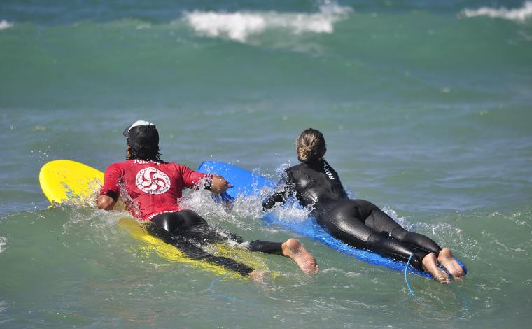 La forma más fácil (y barata) de aprender a surfear en 2020