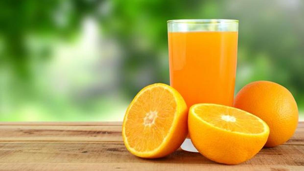 La razón por la que siempre debes preferir comer una naranja que hacerla zumo