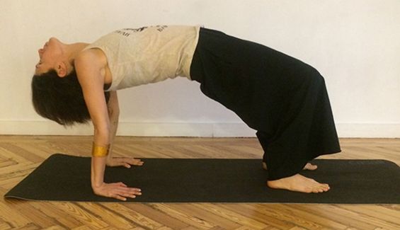 Las 10 posturas mágicas de Jivamukti Yoga