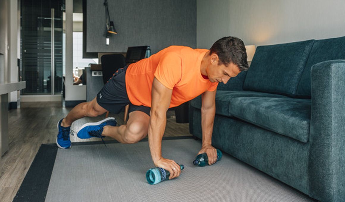 Yo entreno en casa / Día 11: entrenamiento con botellas