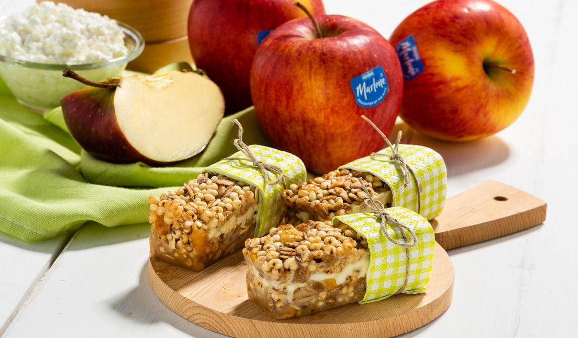 Receta de Barrita Energética de Manzana, Queso Cottage, Almendras, Mijo y Avena