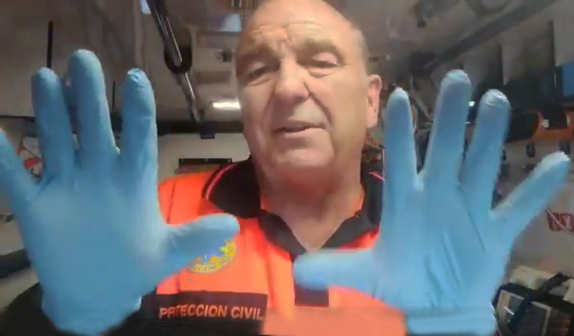 VIDEO: La forma correcta de quitarte los guantes tras la compra