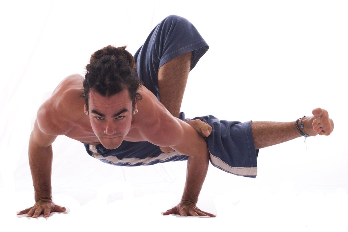 ¿Conoces el Rocket Yoga? Puedes hacer una clase online con el profesor David Kyle en ZUYONLINE