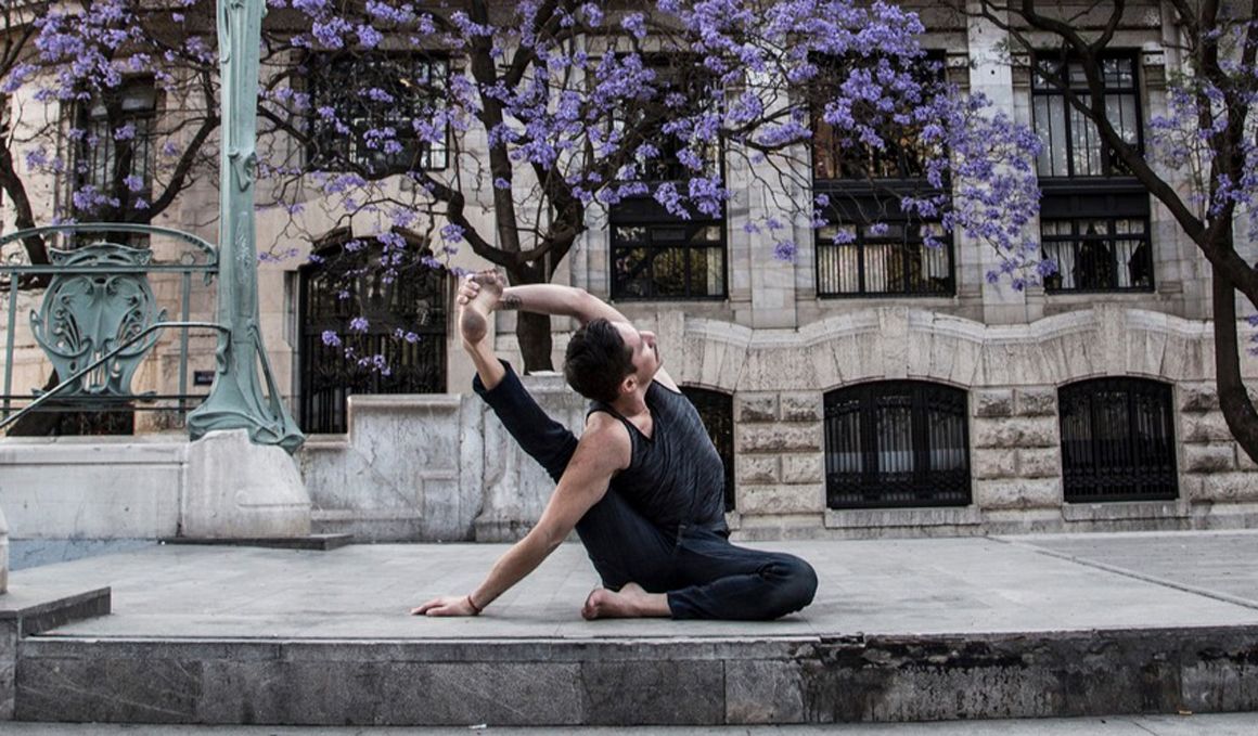 Taller de Yoga Funcional con Fer Pasquel en ZUYONLINE