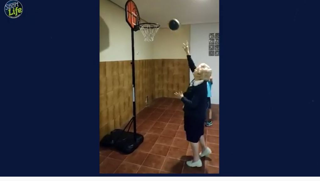 La canasta de la abuela centenaria que ha emocionado a Pau Gasol