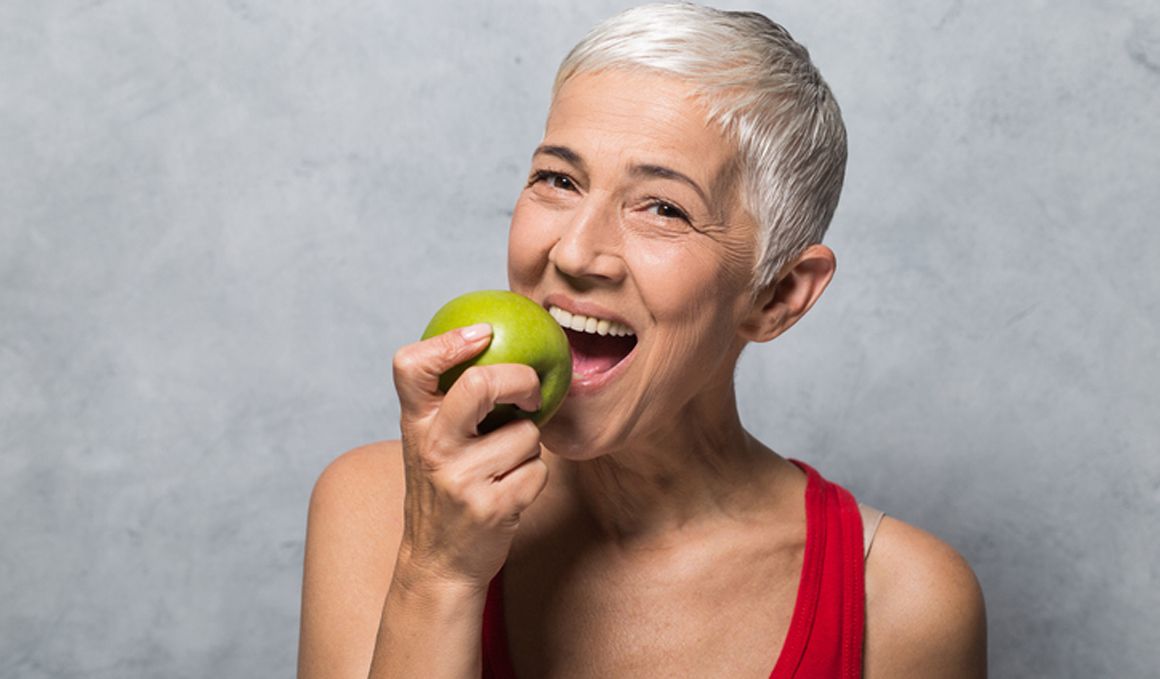 Frutos del bosque, manzanas y té para prevenir la enfermedad de Alzheimer y demencia senil