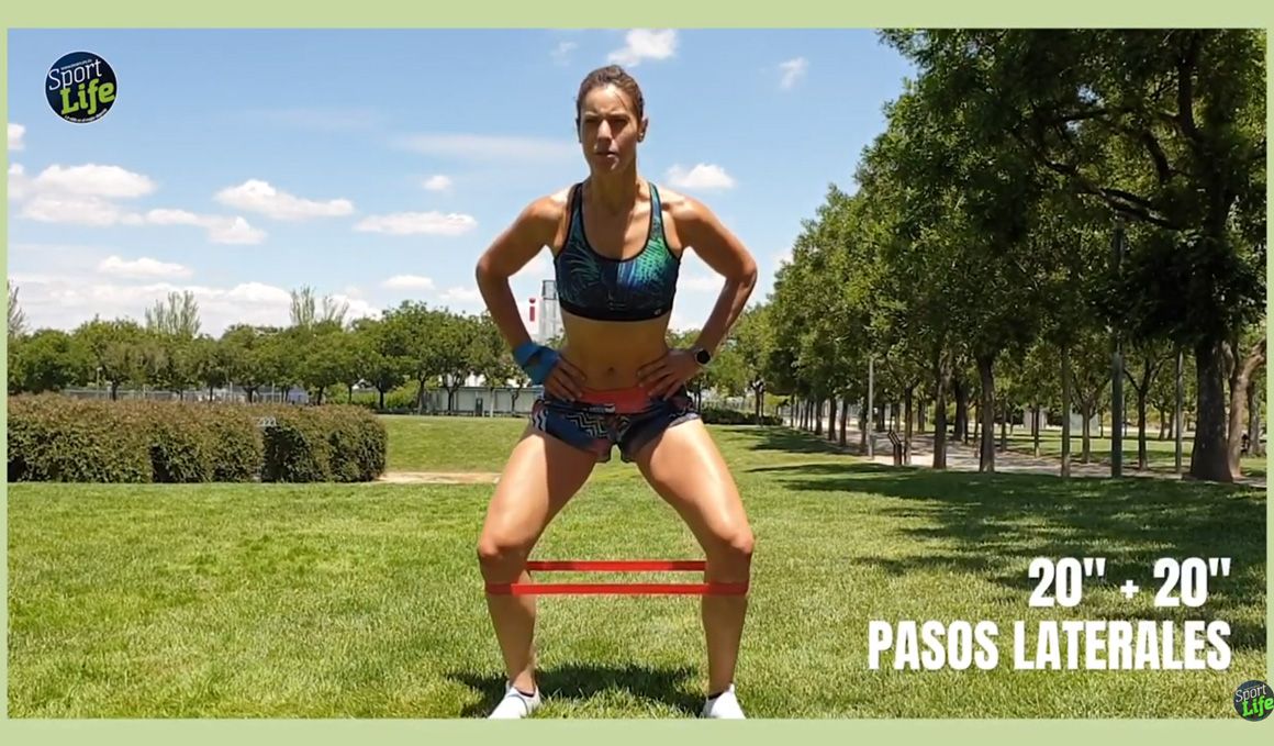 ¡Glúteos fuertes entrenando en el parque!