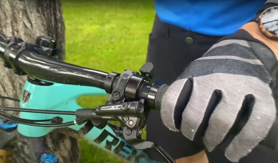 Esta flamante mountain bike lleva uno, ¿lo ves?