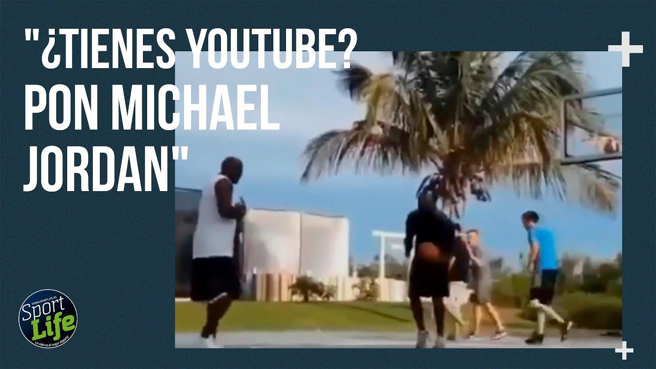 Lo que te puede pasar si entras en la pista y hay uno que se parece muchísimo a Michael Jordan