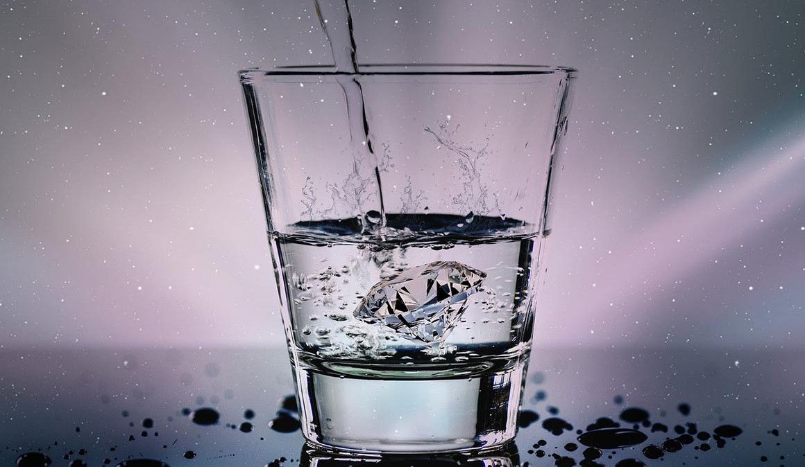Los riesgos de tomar el agua demasiado fría