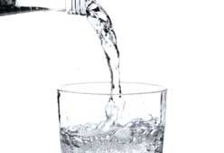 Pierde peso con agua mineral