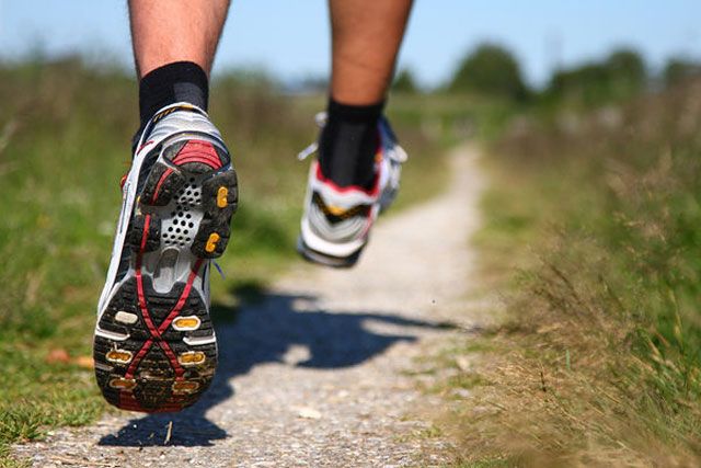 ¿Es mejor para o seguir corriendo durante las recuperaciones de las series?