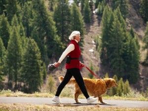 Andar rápido reduce el riesgo de demencia