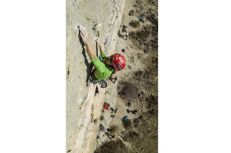 Danzando hasta el cielo: iniciación a la escalada deportiva
