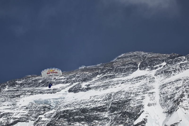 Récord del mundo de salto base desde el Everest