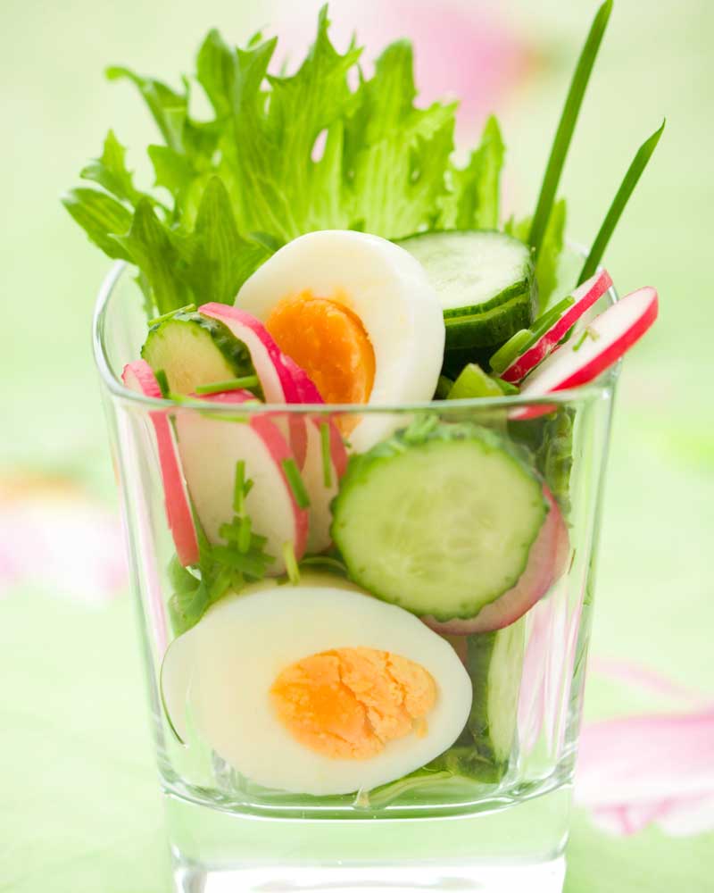 Ensalada de verano con pepino y huevo