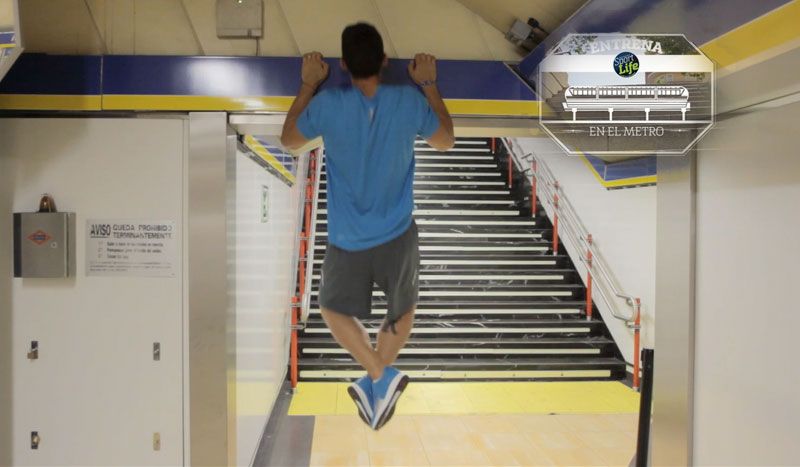 Trabajo de bíceps. ¡Al metro a entrenar!