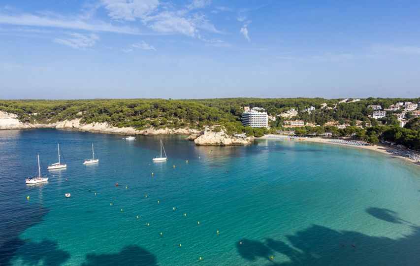 Llega la primera travesía a nado en Cala Galdana, Menorca