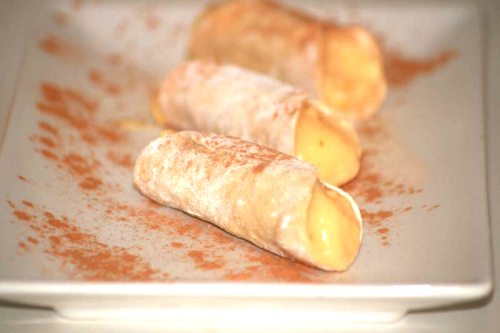 Canolis rellenos de crema