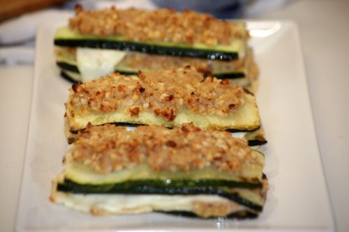 Montaditos de calabacín con queso y atún