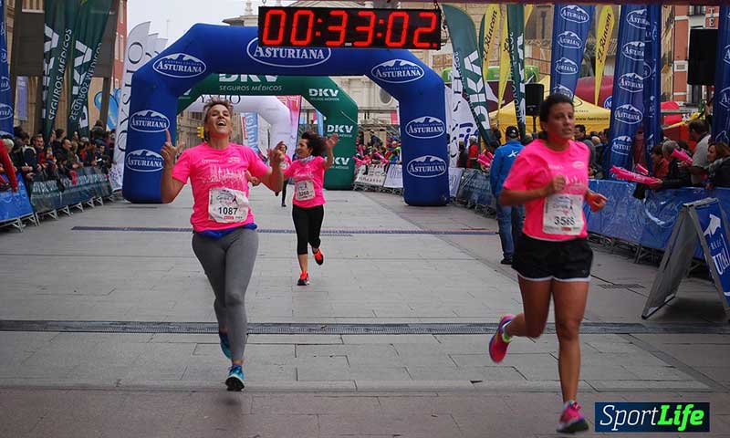 Más de 8.000 mujeres en la Carrera de la Mujer de Zaragoza. ¡Descárgate gratis las mejores fotos!