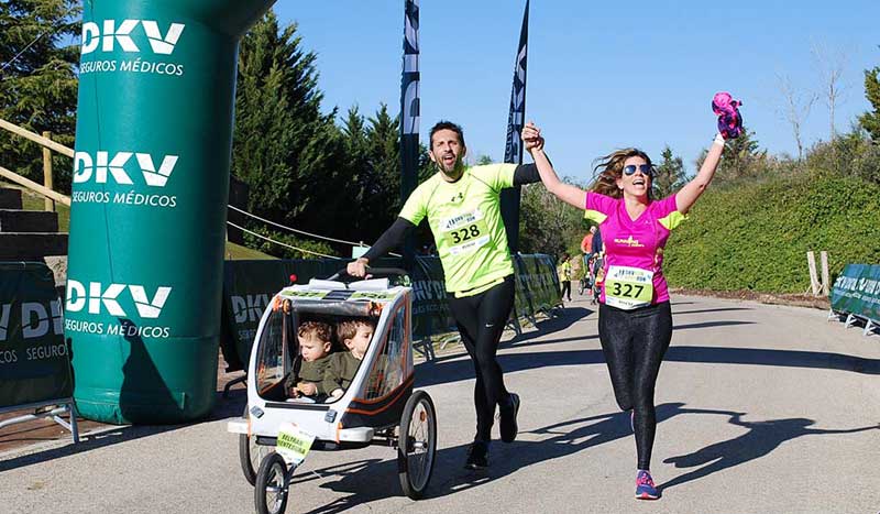 La primera carrera de carritos para familias deportistas: así fue la DKV Run Baby Run