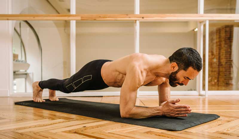 Entrena abdominales con yoga
