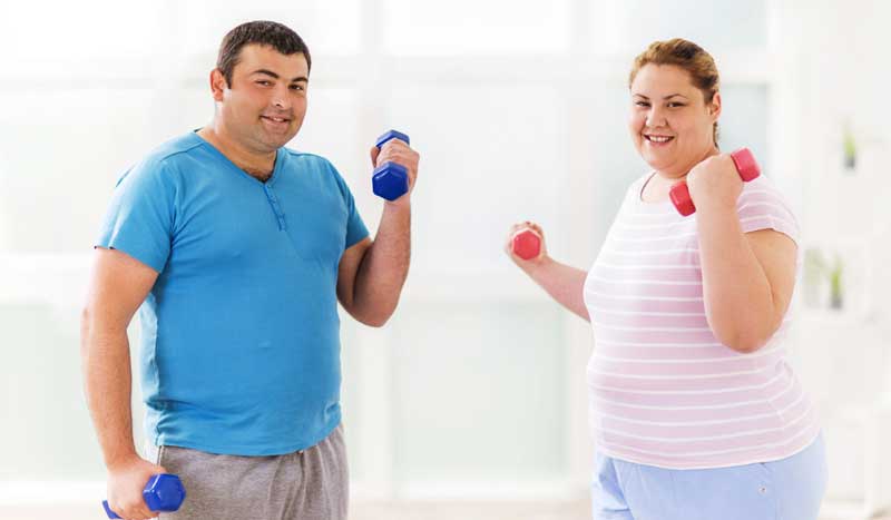 Si mi objetivo es quemar grasa, ¿cómo combino fuerza y cardio?