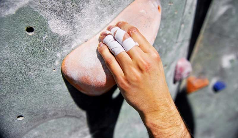 Ejercicios y vendajes para prevenir una luxación en los dedos de la mano