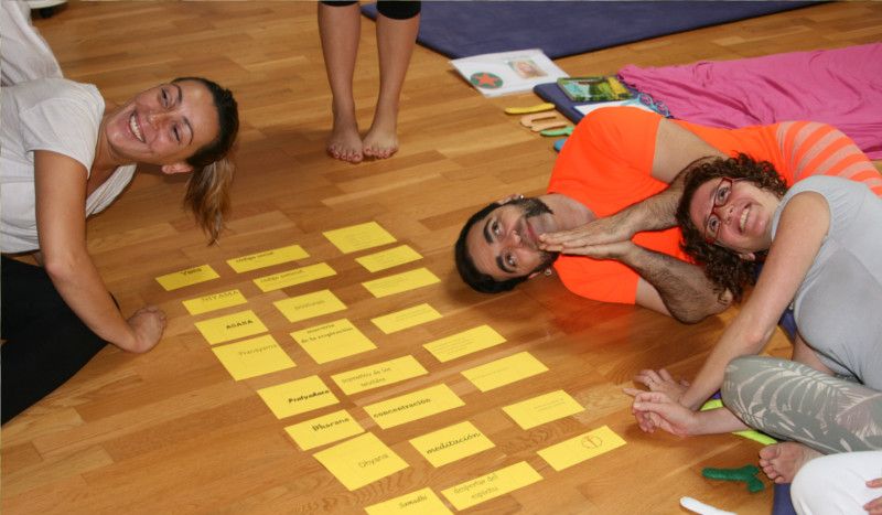Formación de yoga para niños con cuentos