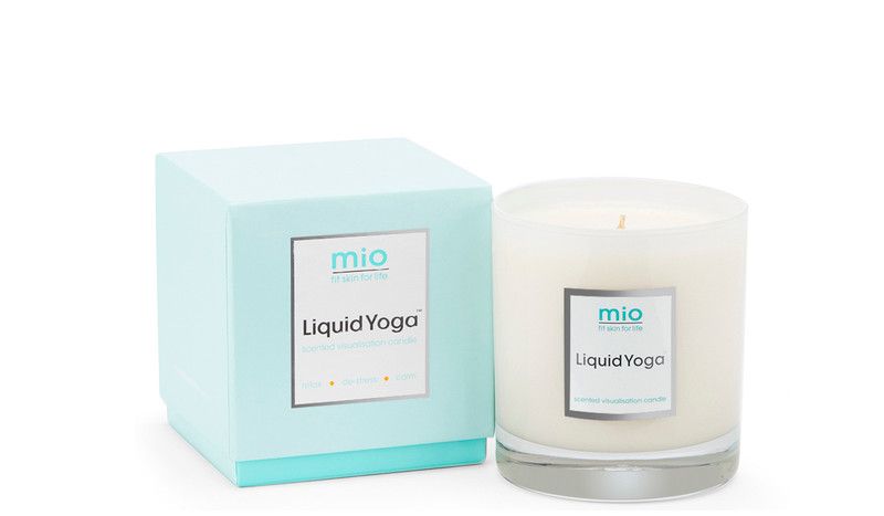 Una vela, el complemento perfecto para tus sesiones de yoga