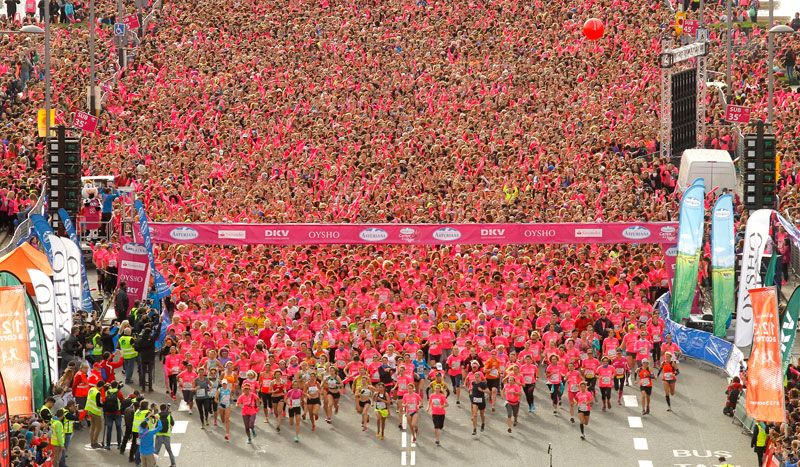 Así vivieron las 29.000 corredoras la Carrera de la Mujer de Barcelona