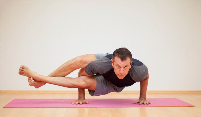 Doce beneficios del yoga para deportistas explicados por la ciencia