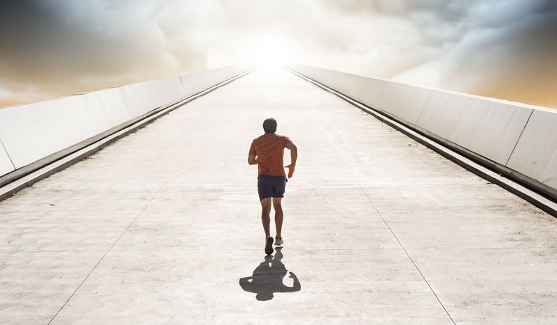 Cómo cambiar tu postura al correr cuando subes o bajas cuestas