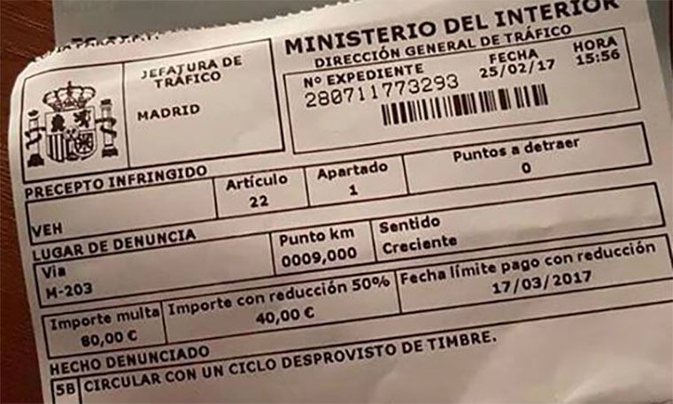 Multado por no llevar timbre en la bicicleta