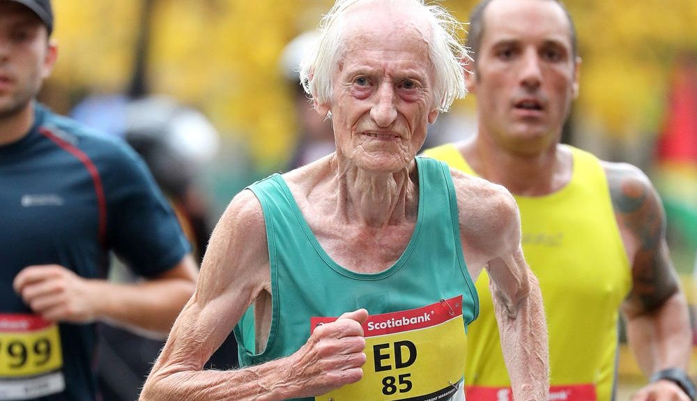 Ha fallecido Ed Whitlock, el corredor que bajó de cuatro horas en maratón con 85 años