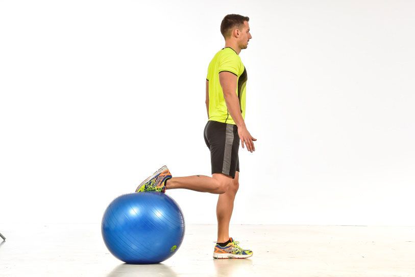 Cuida tus rodillas con el fitball
