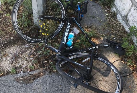Froome, ileso de un atropello mientras entrenaba