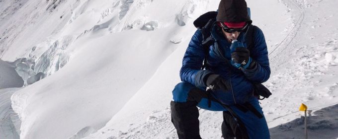 Kilian Jornet hace cima en el Everest