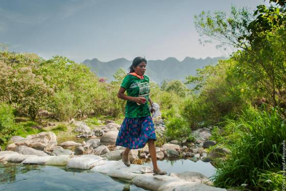 La mujer indígena que ha ganado un ultratrail sin equipamiento deportivo
