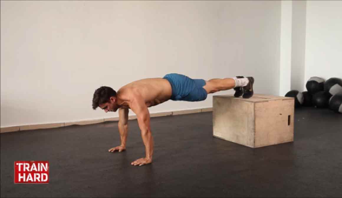 CrossFit para fortalecer el core, ¡el vídeo que te va poner el abdomen como una piedra!