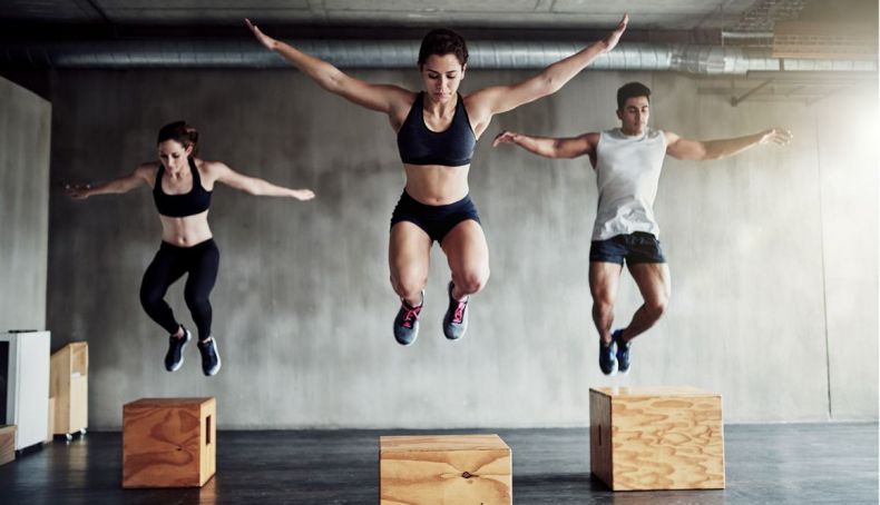 Salta y serás más fuerte, todo lo que la pliometría hace por tu musculatura con ejemplos en vídeo