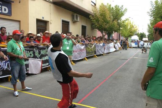 Campeonato del mundo lanzamiento huesos de oliva