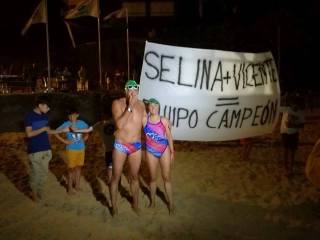 Selina y Vicente completan la travesía a nado de Santander a Bilbao
