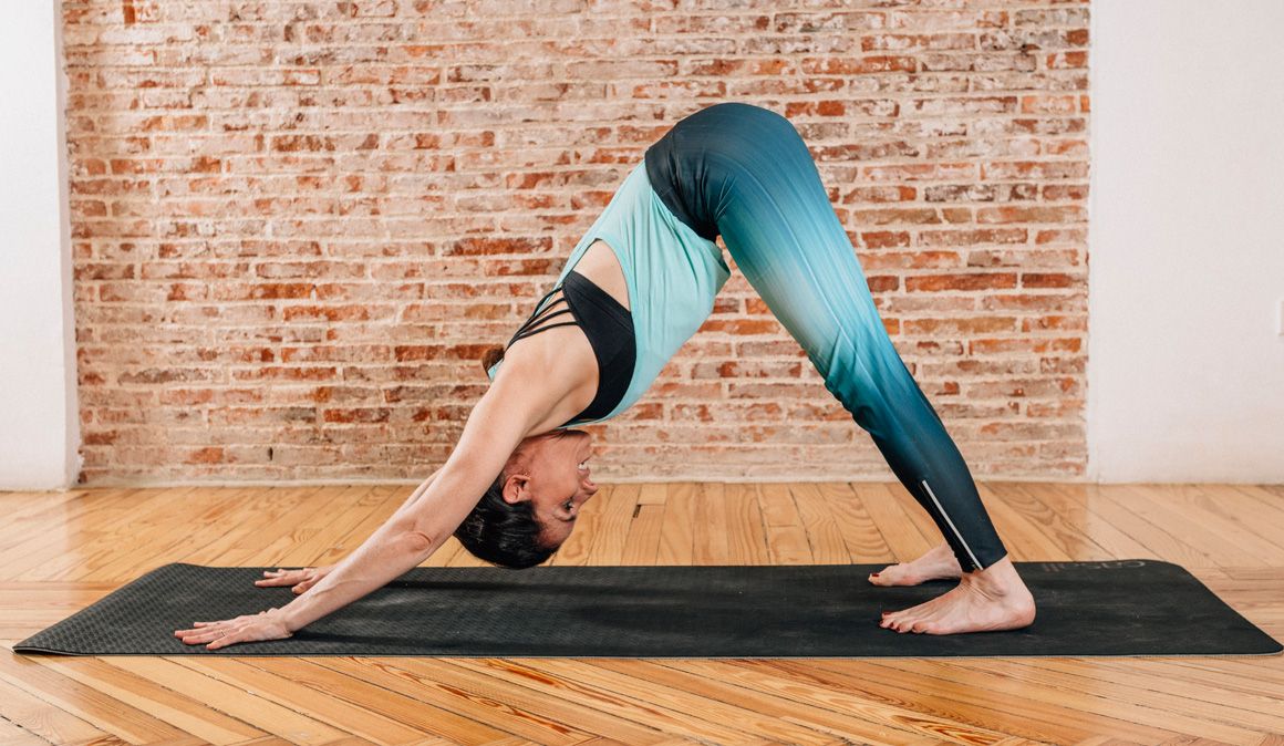 4 posturas de yoga que cuidan tu espalda