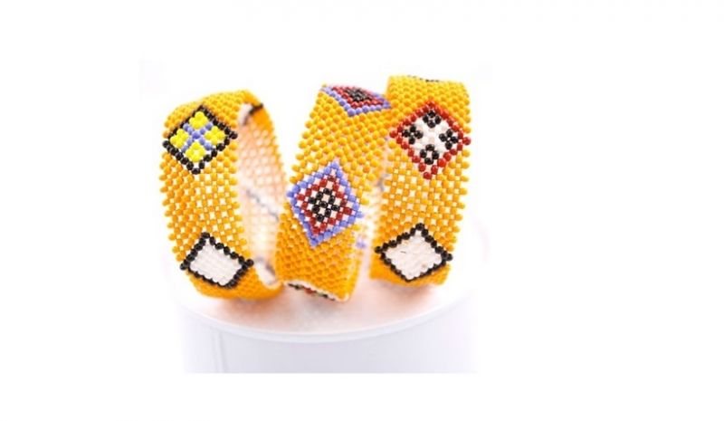 La pulsera masai que se regala a todas las participantes en la carrera 3km Stop Mutilación Genital femenina