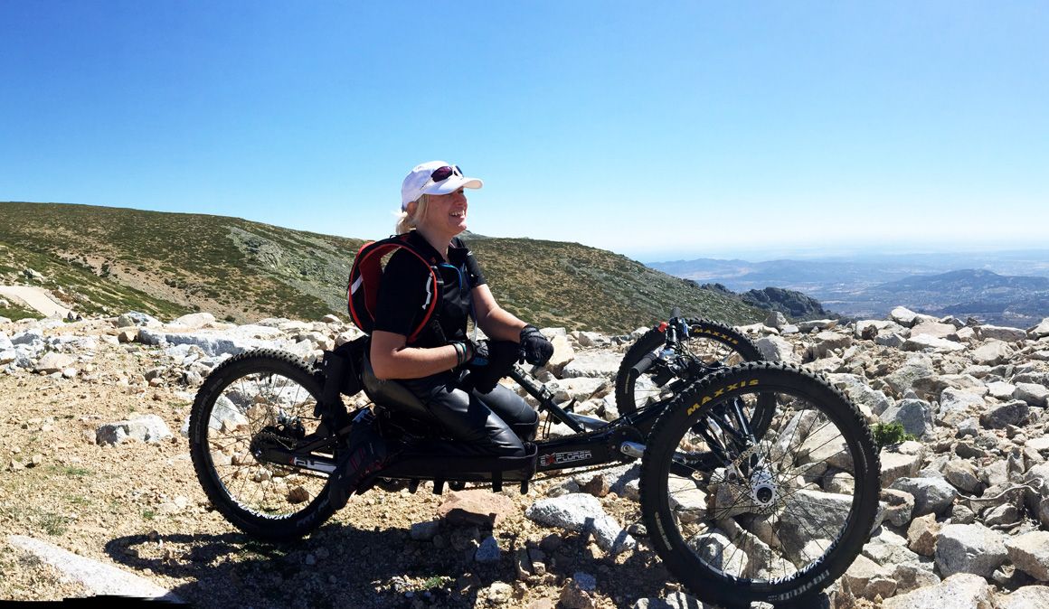 La atleta paralímpica Gema Hassen-Bey completa la primera etapa de subida al Teide