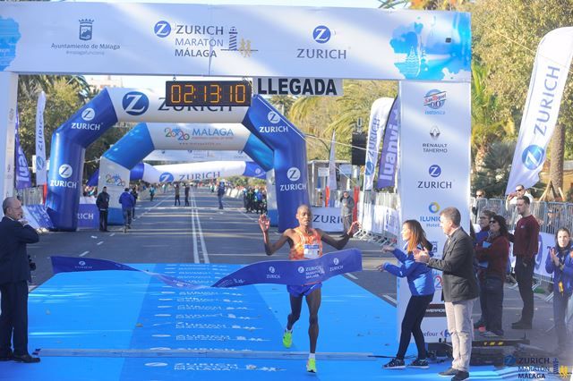 Mike Kiprop gana el Maratón de Málaga