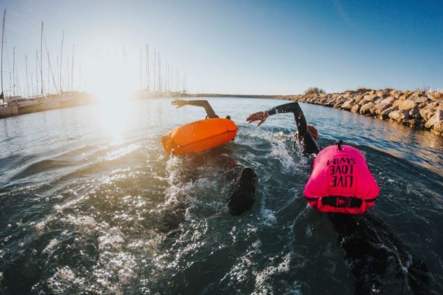 La boya que mejora tu seguridad cuando nadas en el mar